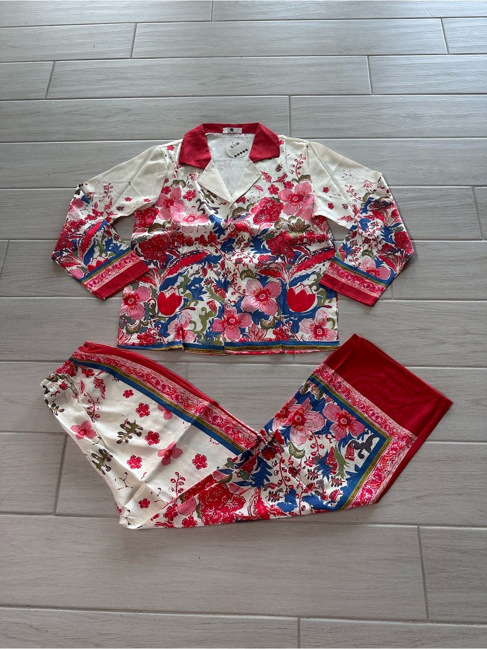 Florals printed scratched silks pajamas set
